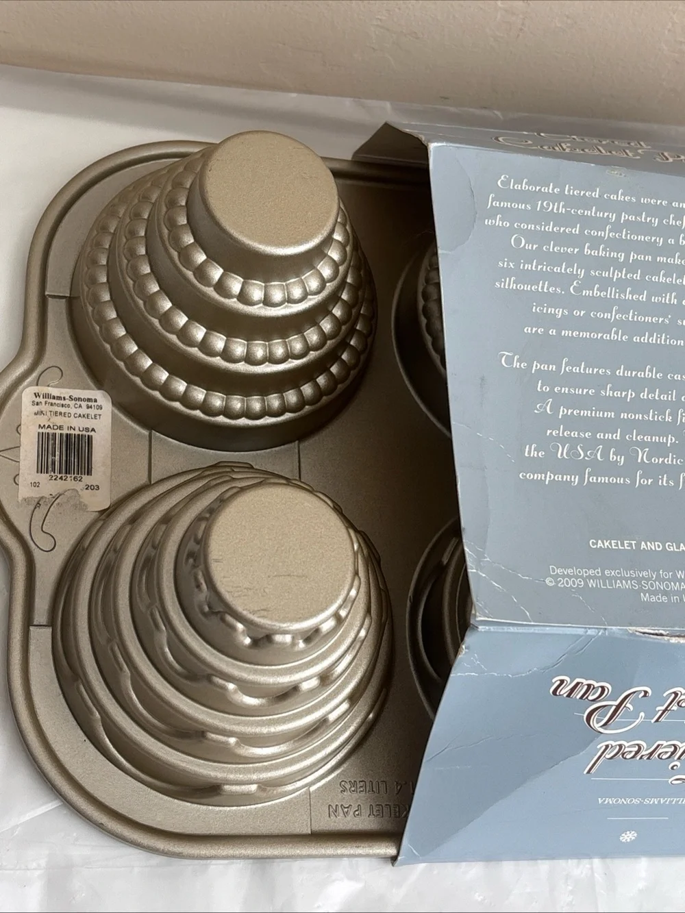 Williams Sonoma - Nordic Ware Tiered Cakelet Pan Gold 6 little cakes Vtg new USA
